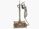 S.F.T. syst. Berliner S.F.T. syst�me Berliner  de 1919 T�l�... - S.F.T. syst. Berliner S.F.T. syst�me Berliner  de 1919 T�l�phone mobile, socle cubique en acajou � pieds griffes, fine colonne en m�tal chrom� avec monophone.