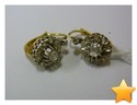 Paire de dormeuses, deux ors � motif marguerites, orn�es de diam