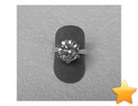 Un solitaire or blanc 6 griffes fa�on Cartier soutenant u...