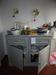 2 buffets bas ouvrant à 2 portes et 2 tiroirs, avec leurs contenus