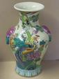 Chine, 20ème siècle. Vase pansu en porcelaine à décor de fleurs